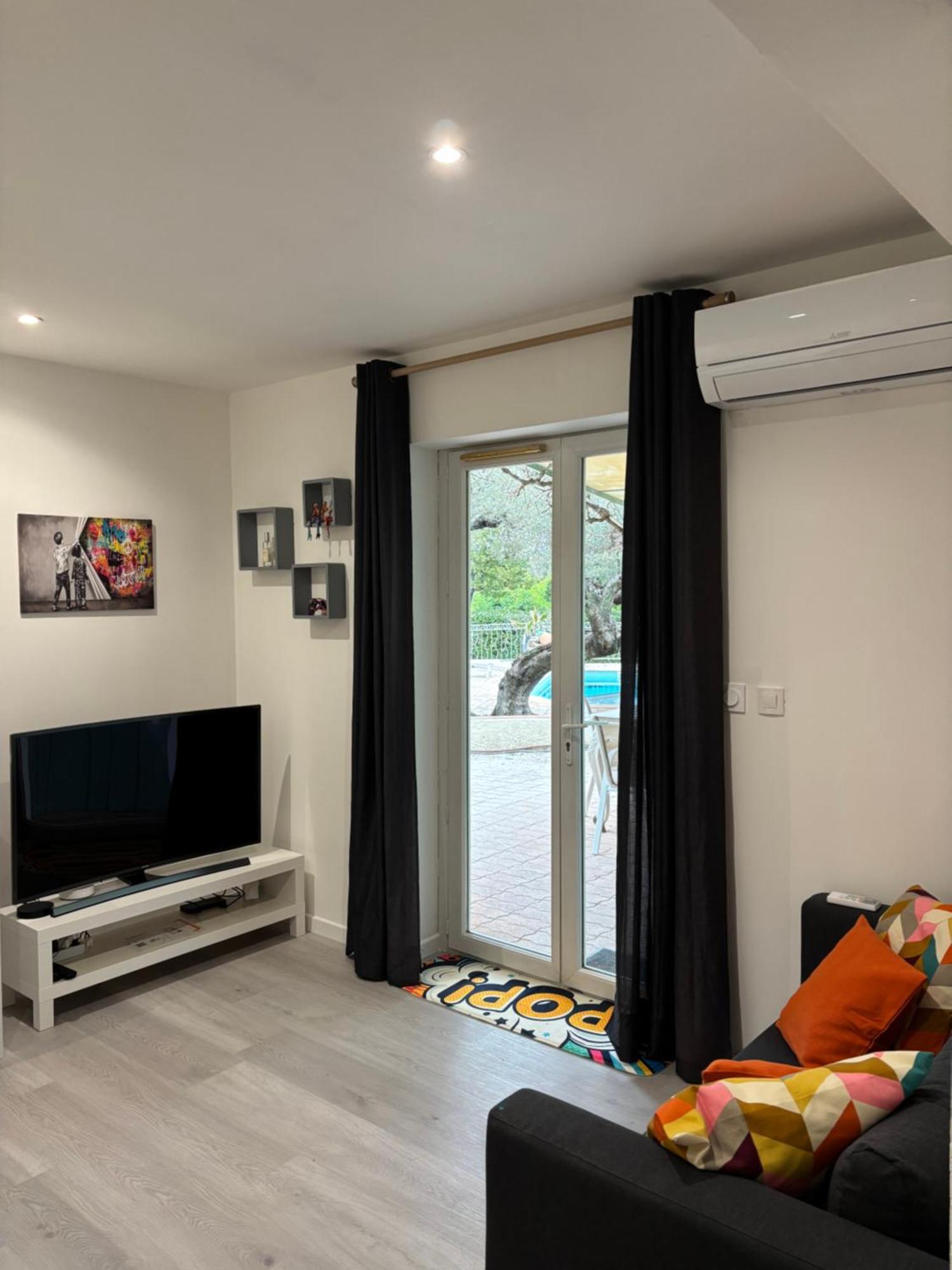 La Cigaliere 1 Charmant T1 Bis Avec Terrasse Dans Villa Sollies-Ville Exteriör bild